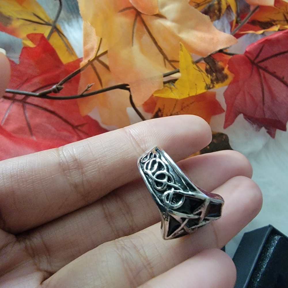 Pentagram Ring Size 8.5 - Picture 4 of 5